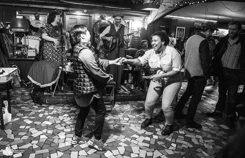 Dancing to the Bad Penny Pleaseuremakers 6838